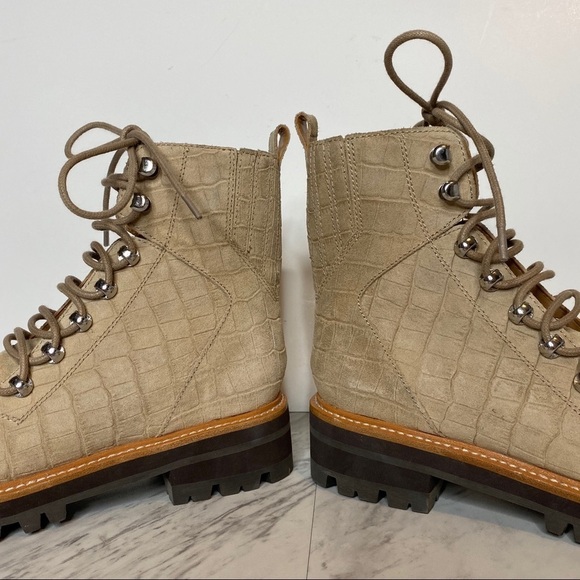 New! Marc Fisher Izzie Natural Tan Suede Lug Sole Boot 8M - Picture 7 of 15